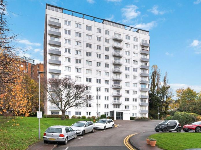 2 bedroom flat, Eaton Drive, Kingston upon Thames KT2