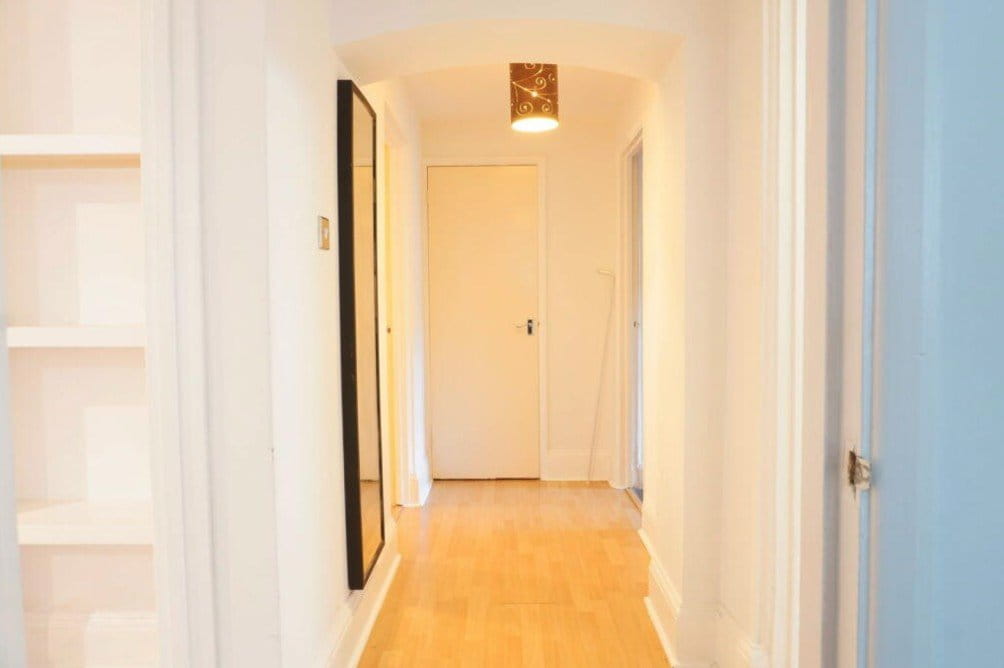 1 bedroom flat, Portsmouth Road, Esher KT10