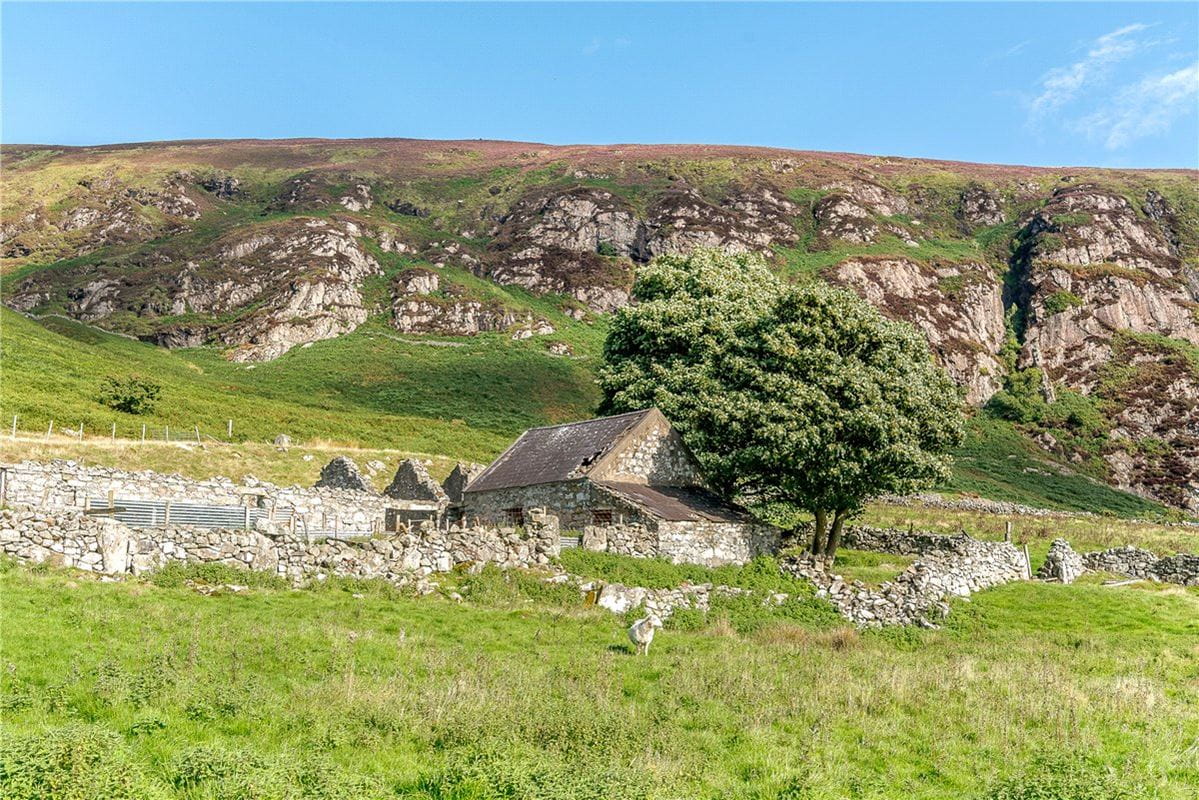 329 acres House, Llithfaen, Pwllheli LL53 - Available