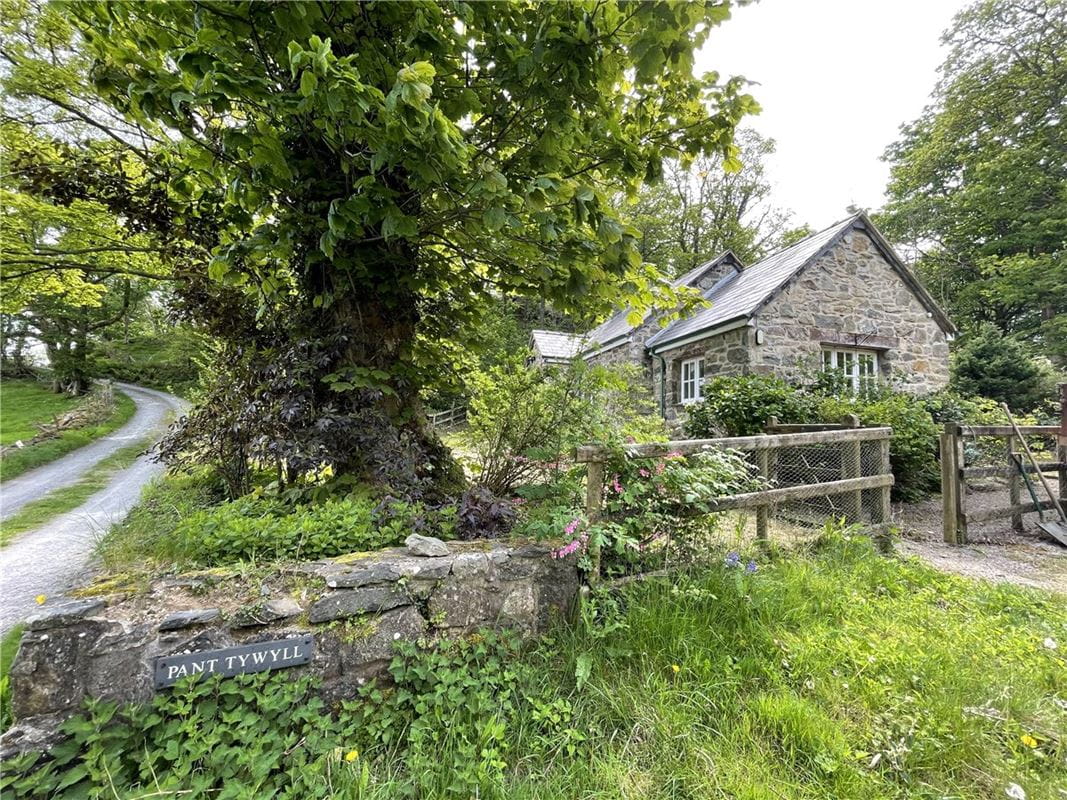 bedroom cottage, Ffordd Llyn Syberi, Eglwysbach LL28 - Let Agreed