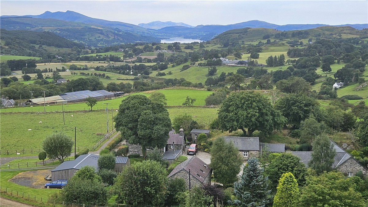  bedroom house, Sarnau, Bala LL23 - Available