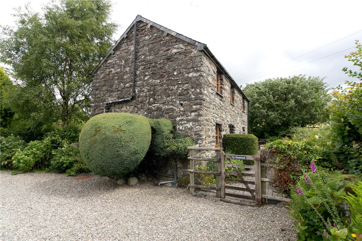  bedroom house, Sarnau, Bala LL23 - Available