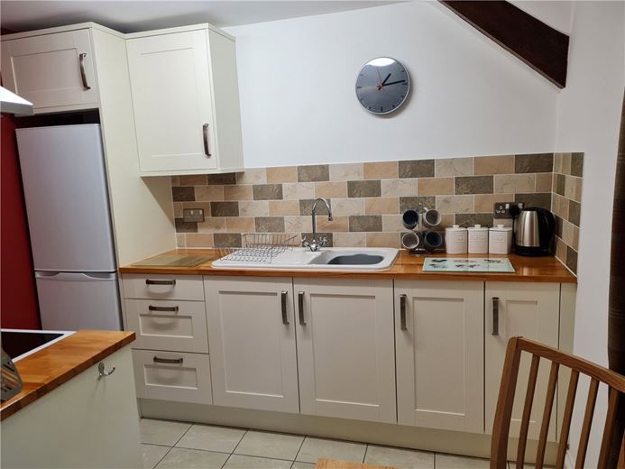  bedroom house, Sarnau, Bala LL23 - Available