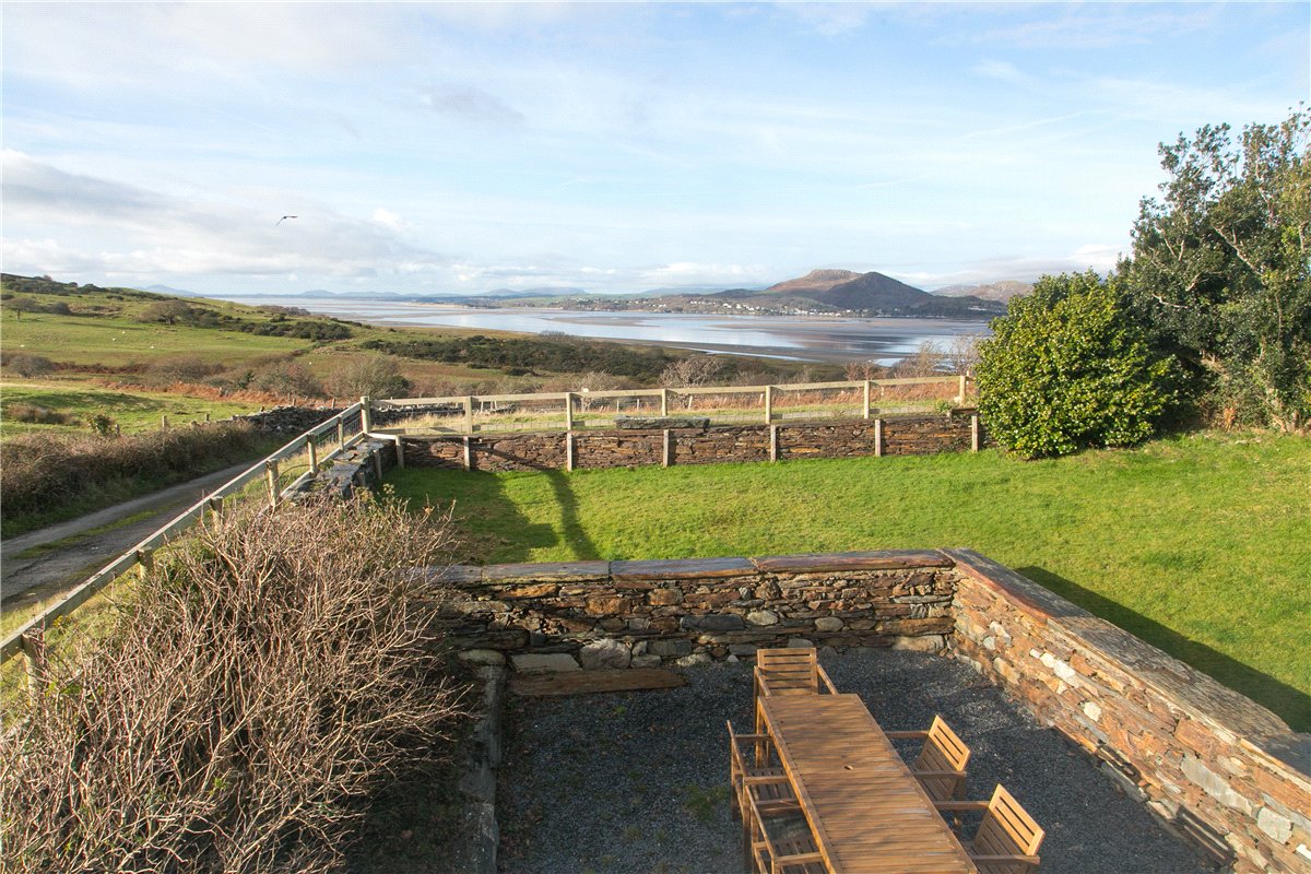  bedroom house, Ynys, Talsarnau LL47 - Available
