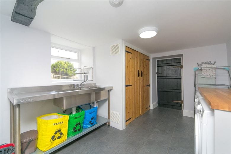  bedroom house, Ynys, Talsarnau LL47 - Available