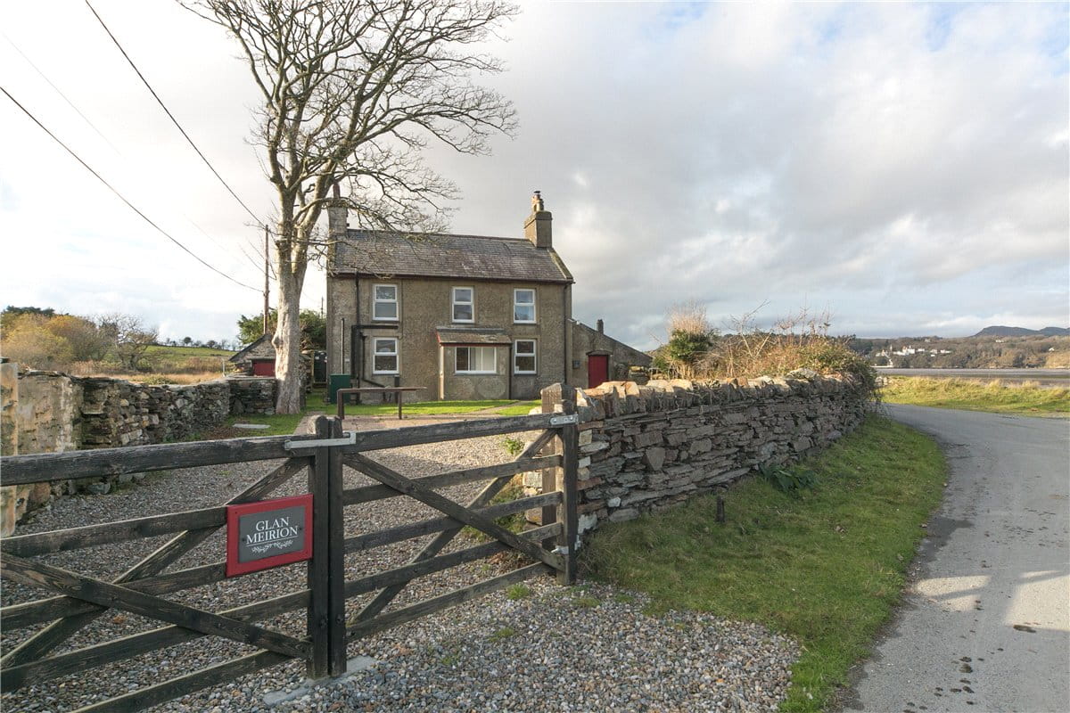  bedroom house, Ynys, Talsarnau LL47 - Available