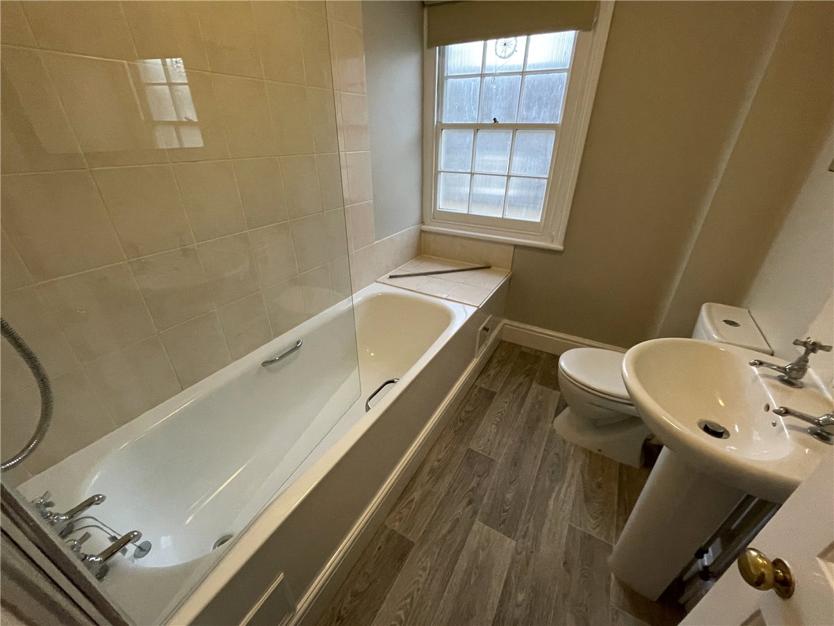 2 bedroom flat, Beauford Square, Bath BA1 - Let Agreed