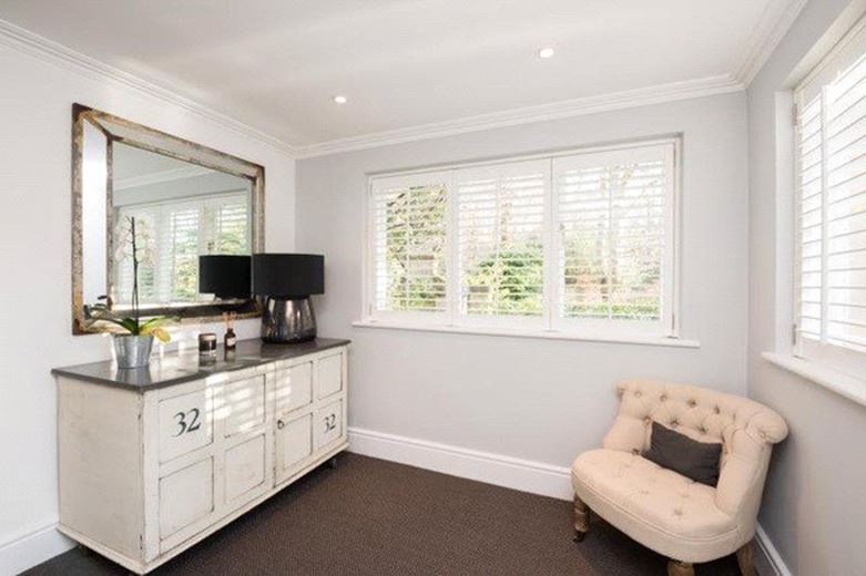 3 bedroom flat, Allenby House South, Lansdown Road BA1