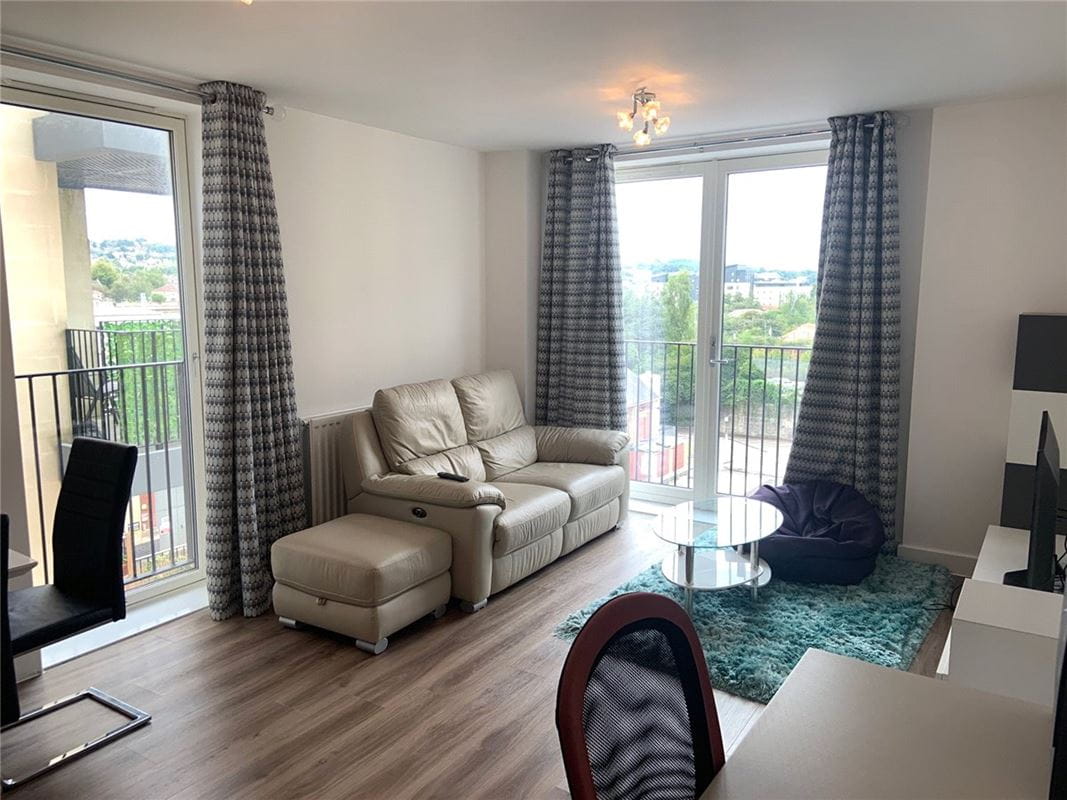 2 bedroom flat, Midland Road, Bath BA2 - Available