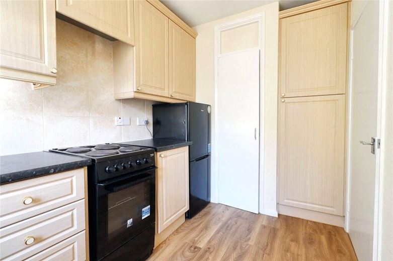 2 bedroom flat, High Street, Weston BA1 - Available