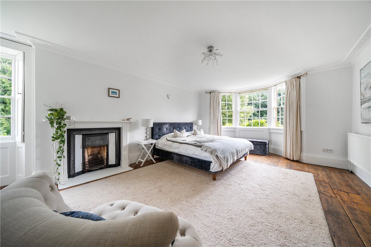 5 bedroom house, Middlehill, Box SN13 - Available