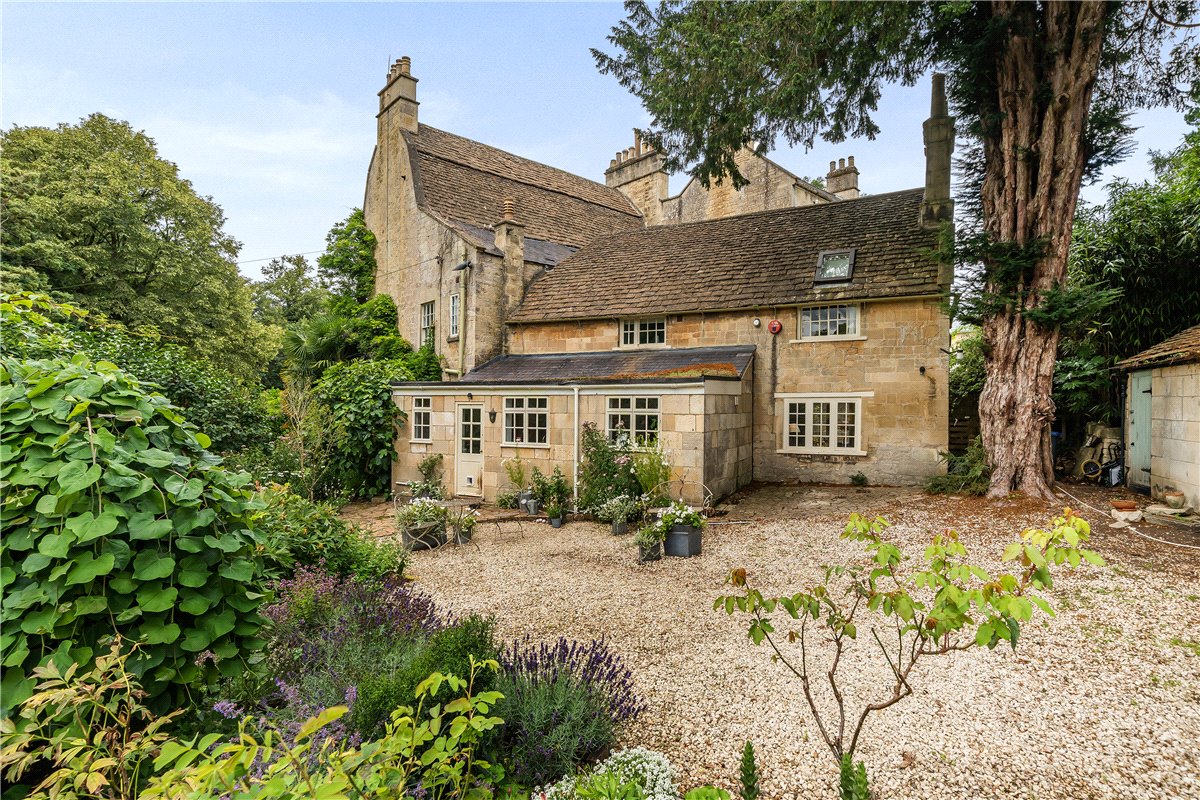 5 bedroom house, Middlehill, Box SN13 - Available