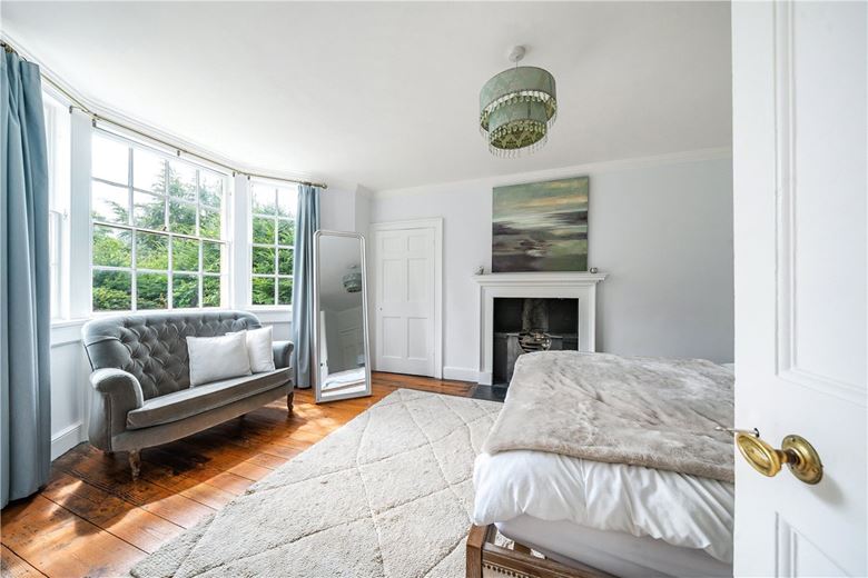 5 bedroom house, Middlehill, Box SN13 - Available