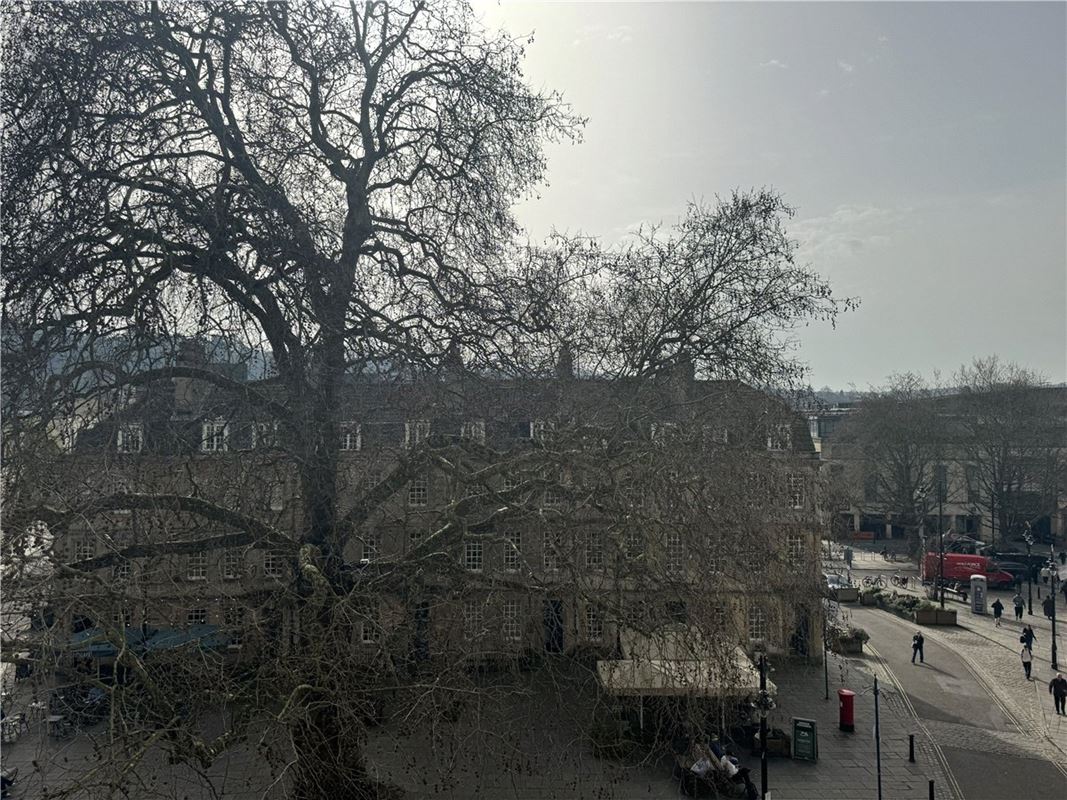 1 bedroom flat, Monmouth Street, Bath BA1