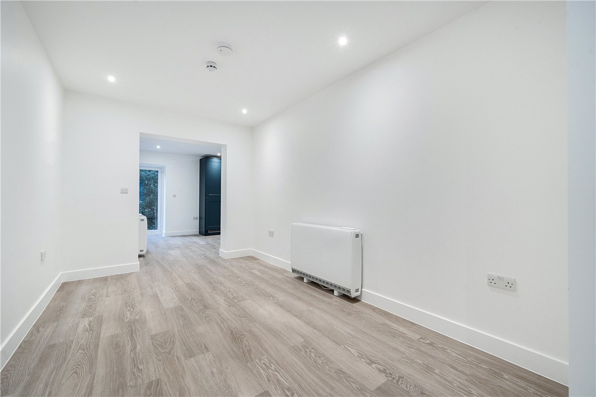 1 bedroom flat, Palace Yard Mews, Bath BA1 - Available