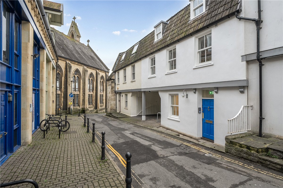 2 bedroom flat, Palace Yard Mews, Bath BA1 - Available
