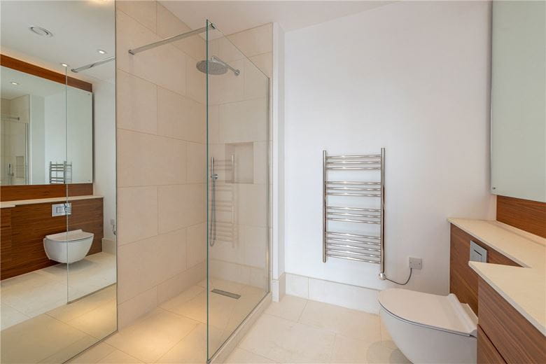 2 bedroom flat, Granville Court, Granville Road BA1 - Available