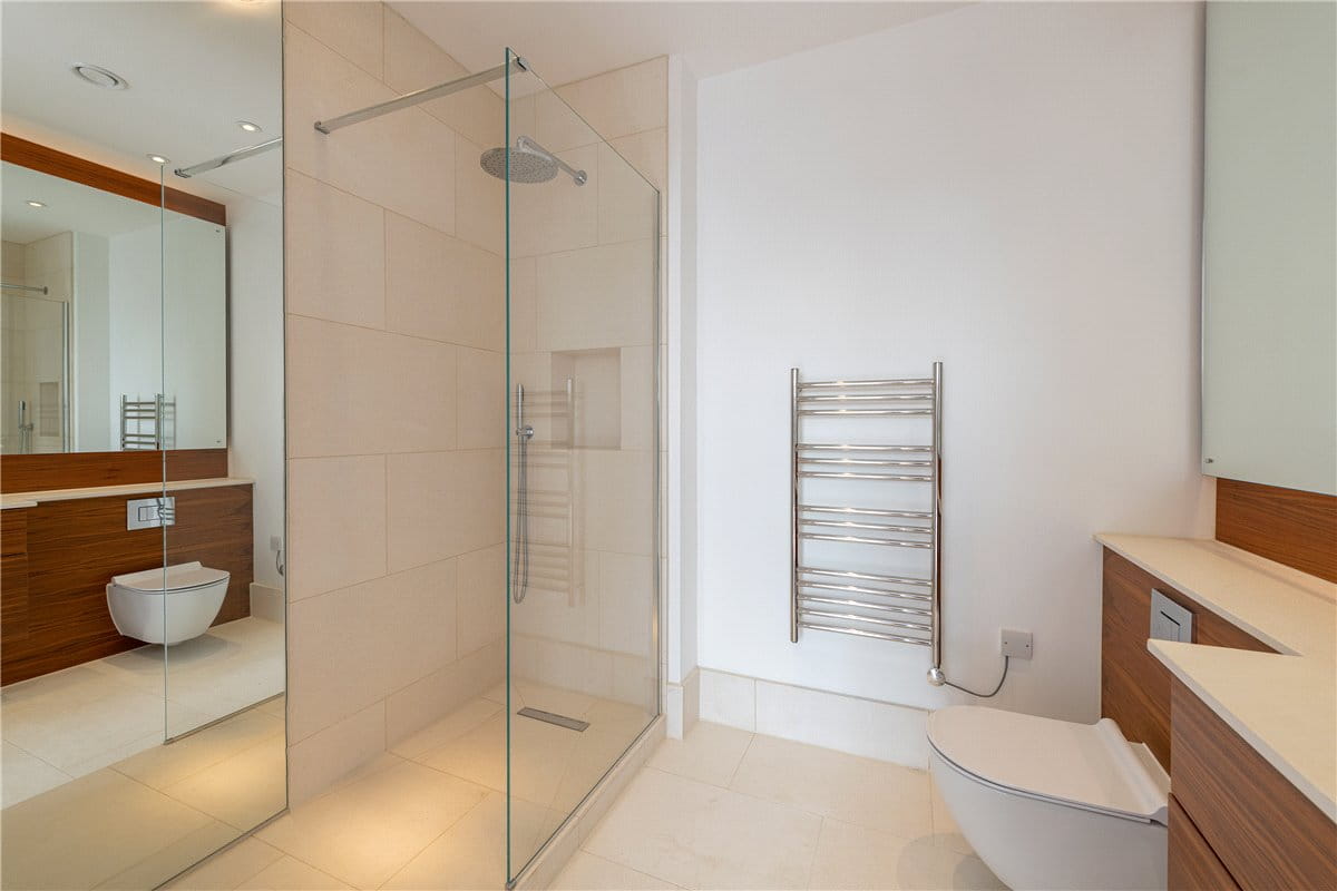 2 bedroom flat, Granville Court, Granville Road BA1 - Available