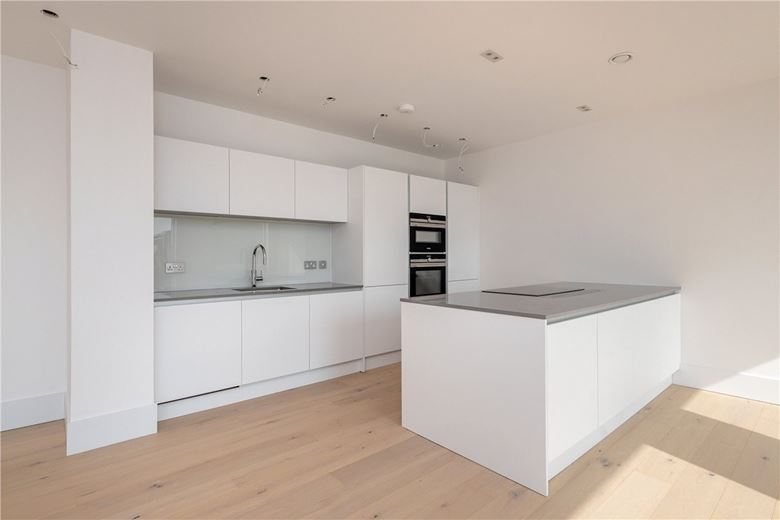 2 bedroom flat, Granville Court, Granville Road BA1 - Available