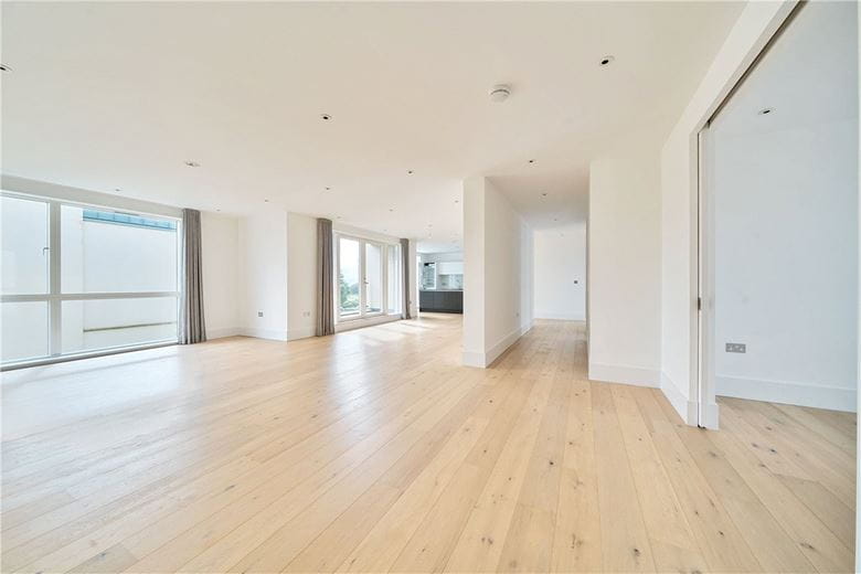3 bedroom flat, Granville Court, Granville Road BA1