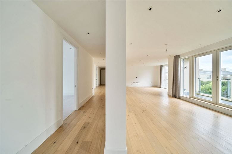 3 bedroom flat, Granville Court, Granville Road BA1