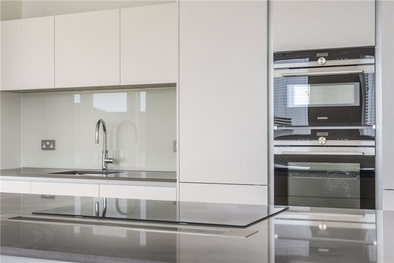 2 bedroom flat, Granville Court, Granville Road BA1 - Available