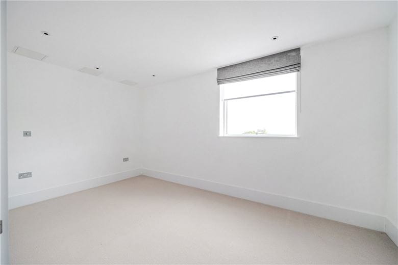 2 bedroom flat, Granville Court, Granville Road BA1 - Available