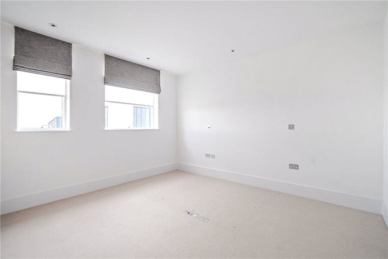 2 bedroom flat, Granville Court, Granville Road BA1 - Available