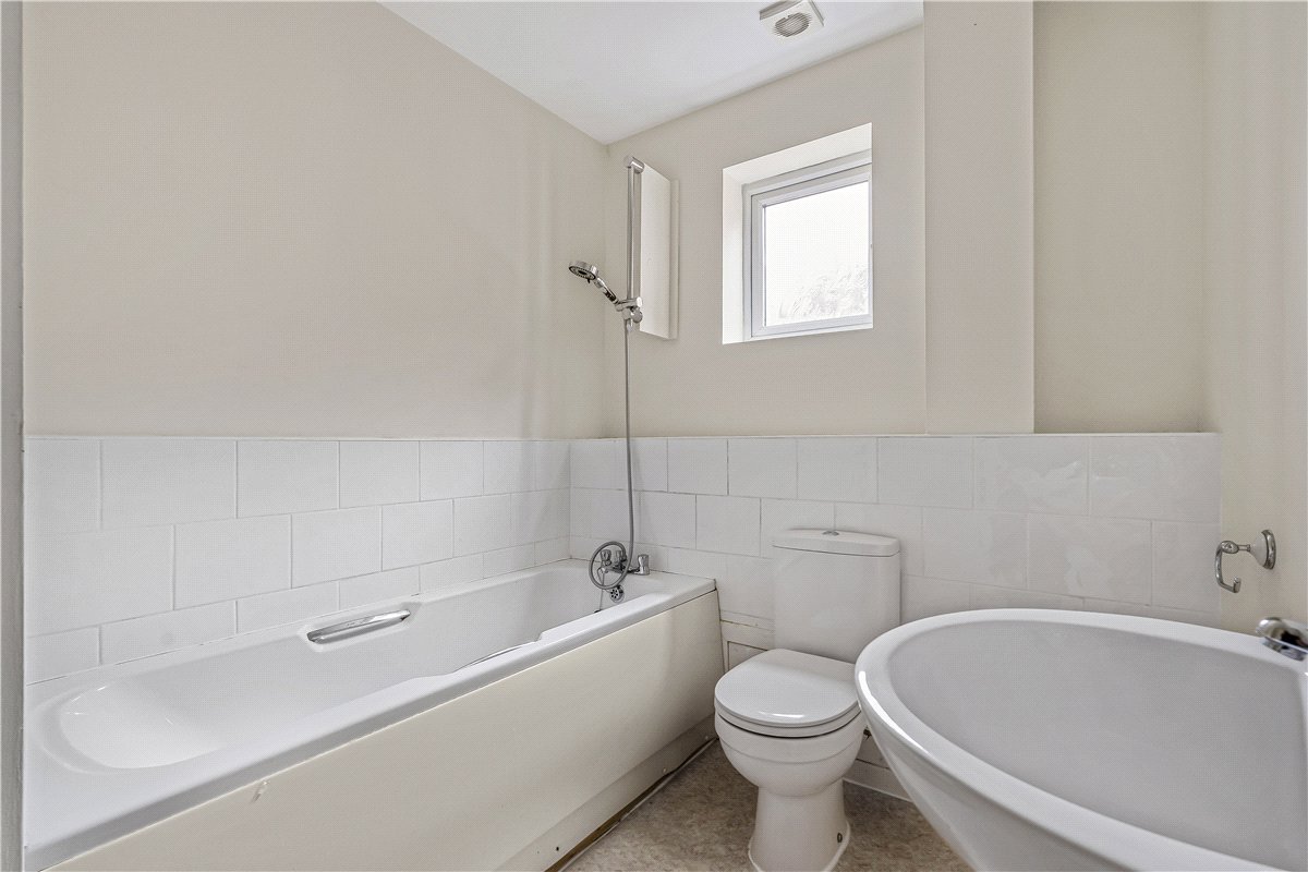 4 bedroom house, Butler Close, Kenilworth CV8 - Available