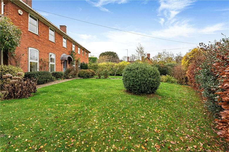 3 bedroom house, Vicarage Road, Stoneleigh CV8 - Available