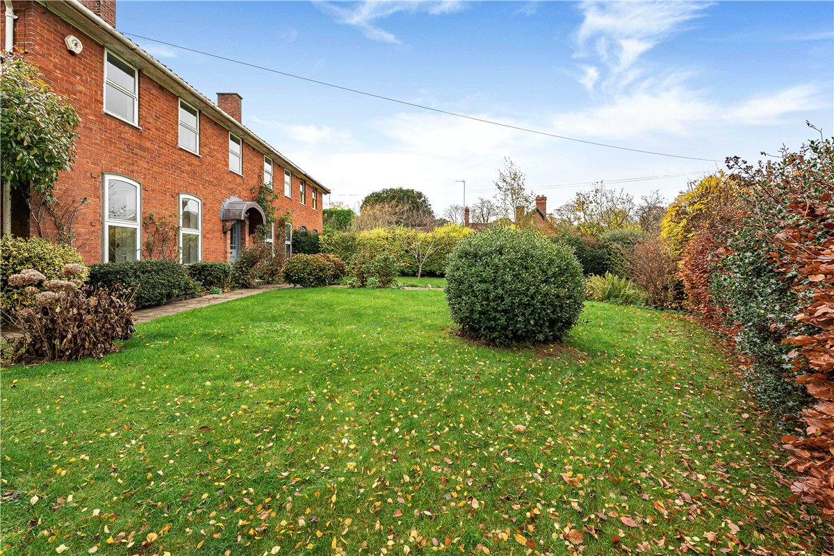 3 bedroom house, Vicarage Road, Stoneleigh CV8 - Available