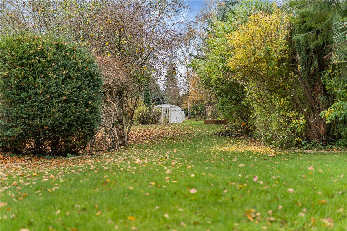 3 bedroom house, Vicarage Road, Stoneleigh CV8 - Available