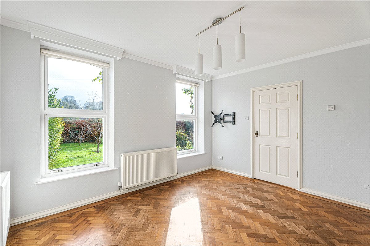 3 bedroom house, Vicarage Road, Stoneleigh CV8 - Available