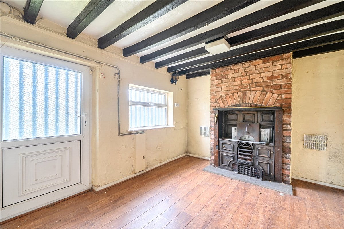 1.2 acres House, Chester Road, Preston Brook WA7 - Available