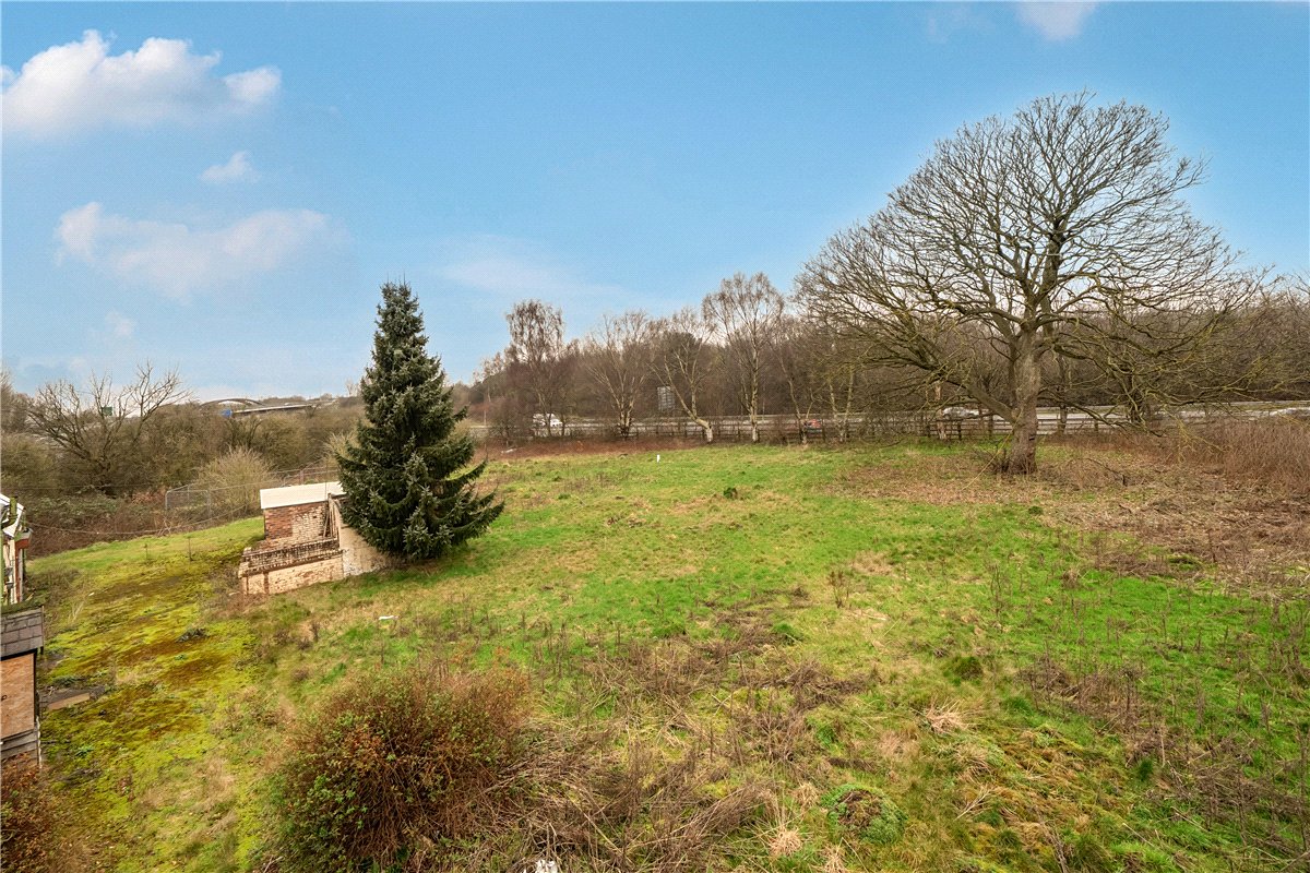 1.2 acres House, Chester Road, Preston Brook WA7 - Available