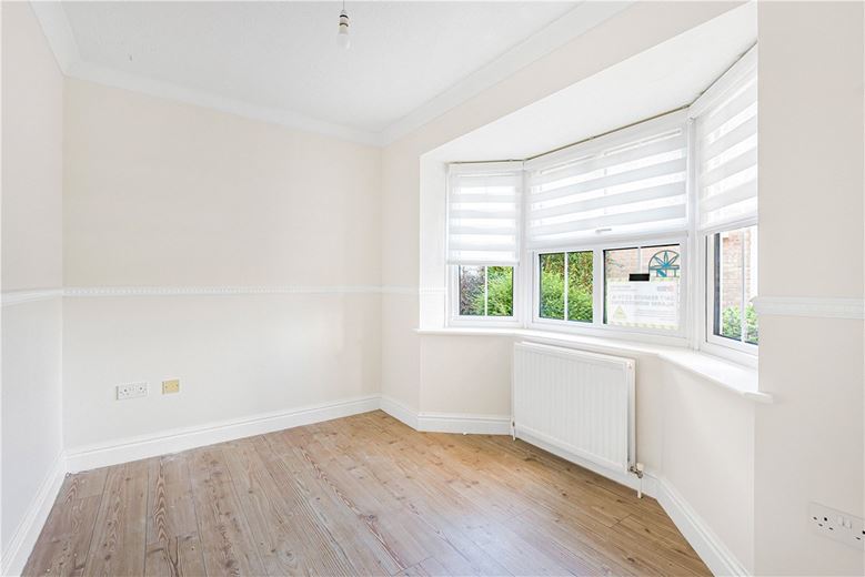 4 bedroom house, Putlowes Drive, Fleet Marston HP18 - Available