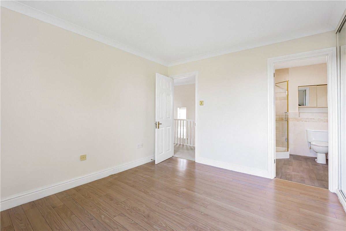 4 bedroom house, Putlowes Drive, Fleet Marston HP18 - Available