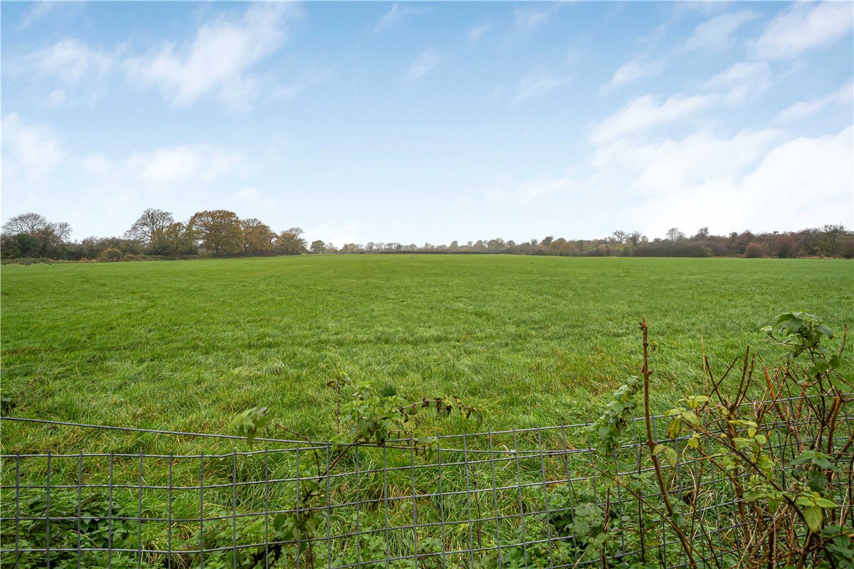 3 bedroom bungalow, Nash Lee Lane, Wendover HP22 - Available