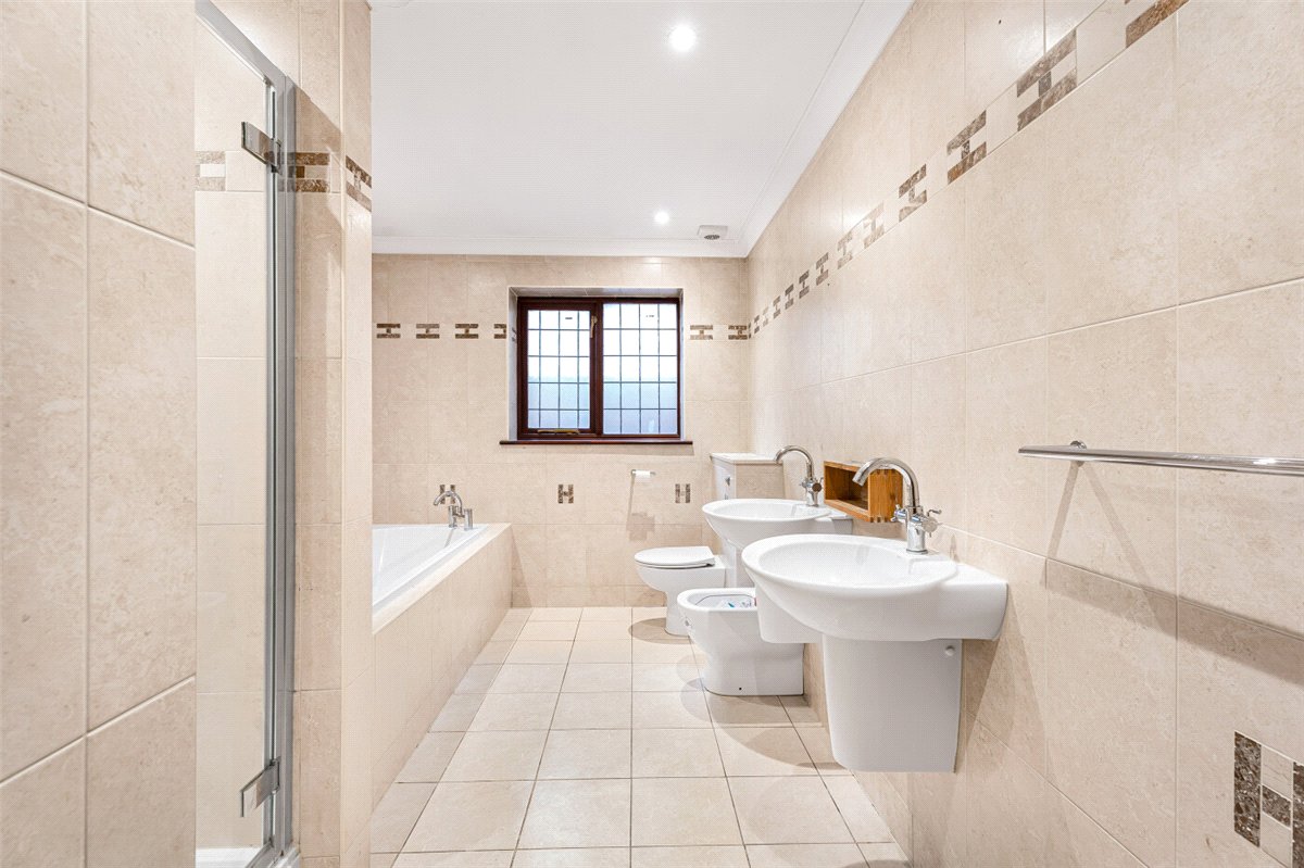 4 bedroom , Nash Lee Lane, Wendover HP22 - Available