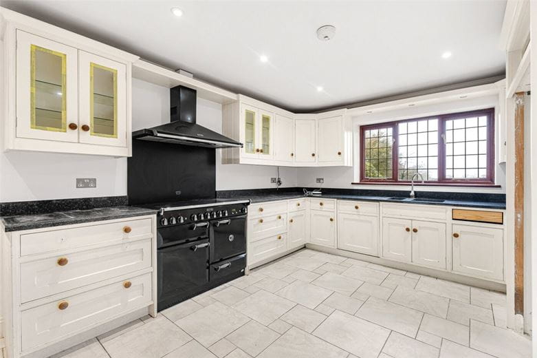 4 bedroom , Nash Lee Lane, Wendover HP22 - Available