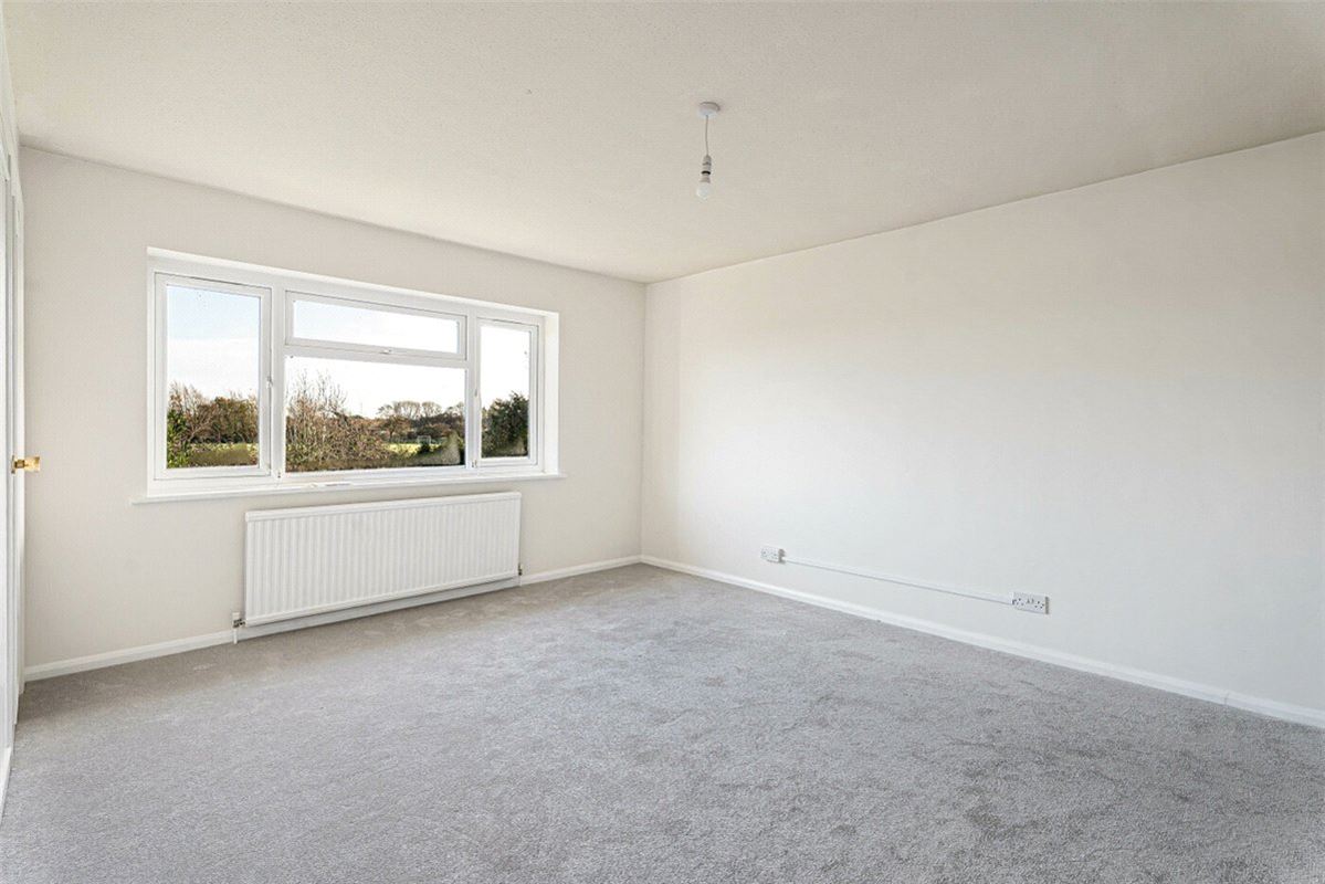 4 bedroom house, Grange Close, Twyford MK18 - Available