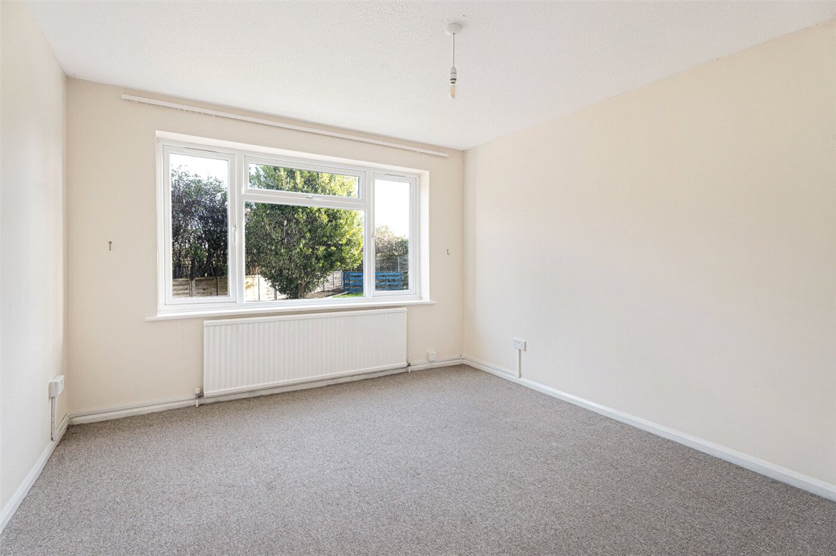 4 bedroom house, Grange Close, Twyford MK18 - Available