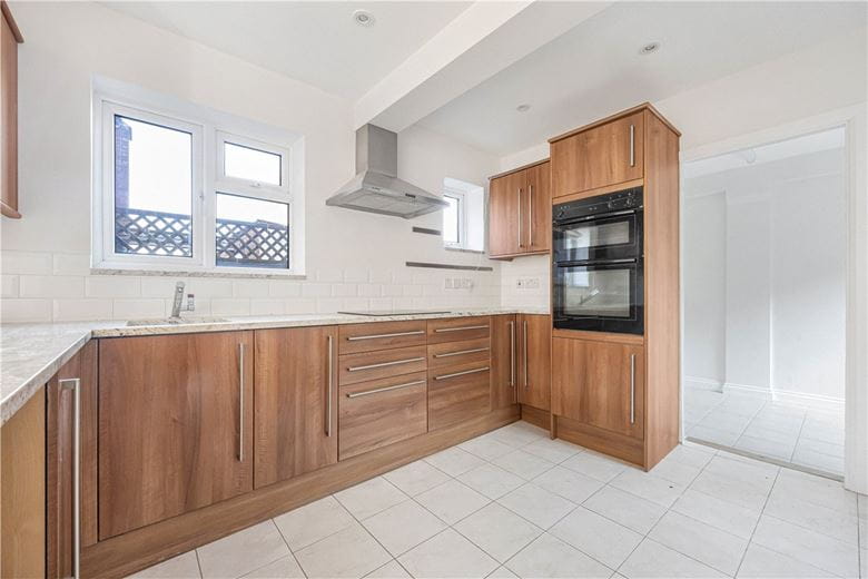 3 bedroom house, Sibleys Rise, South Heath HP16 - Available