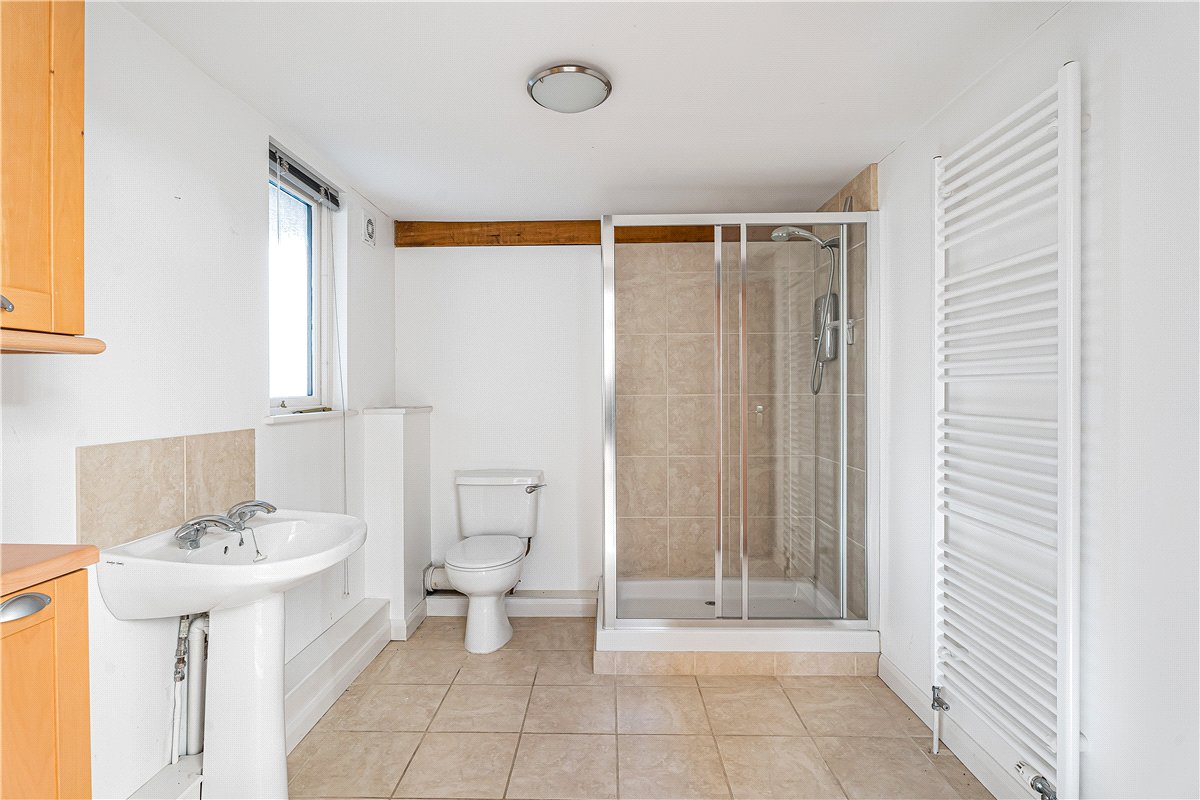 6 bedroom house, Ellesborough Road, Wendover HP22 - Available