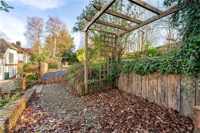 6 bedroom house, Ellesborough Road, Wendover HP22 - Available