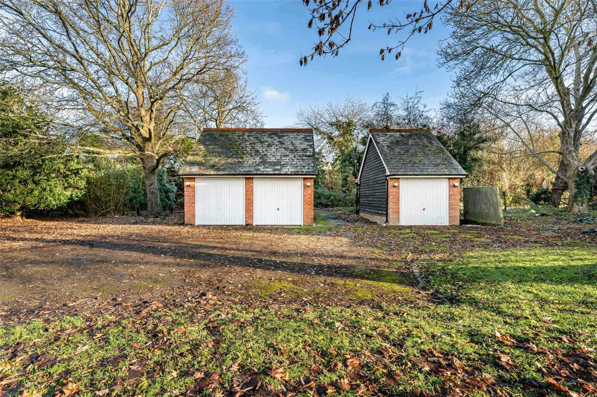 4 bedroom bungalow, Nash Lee Lane, Wendover HP22