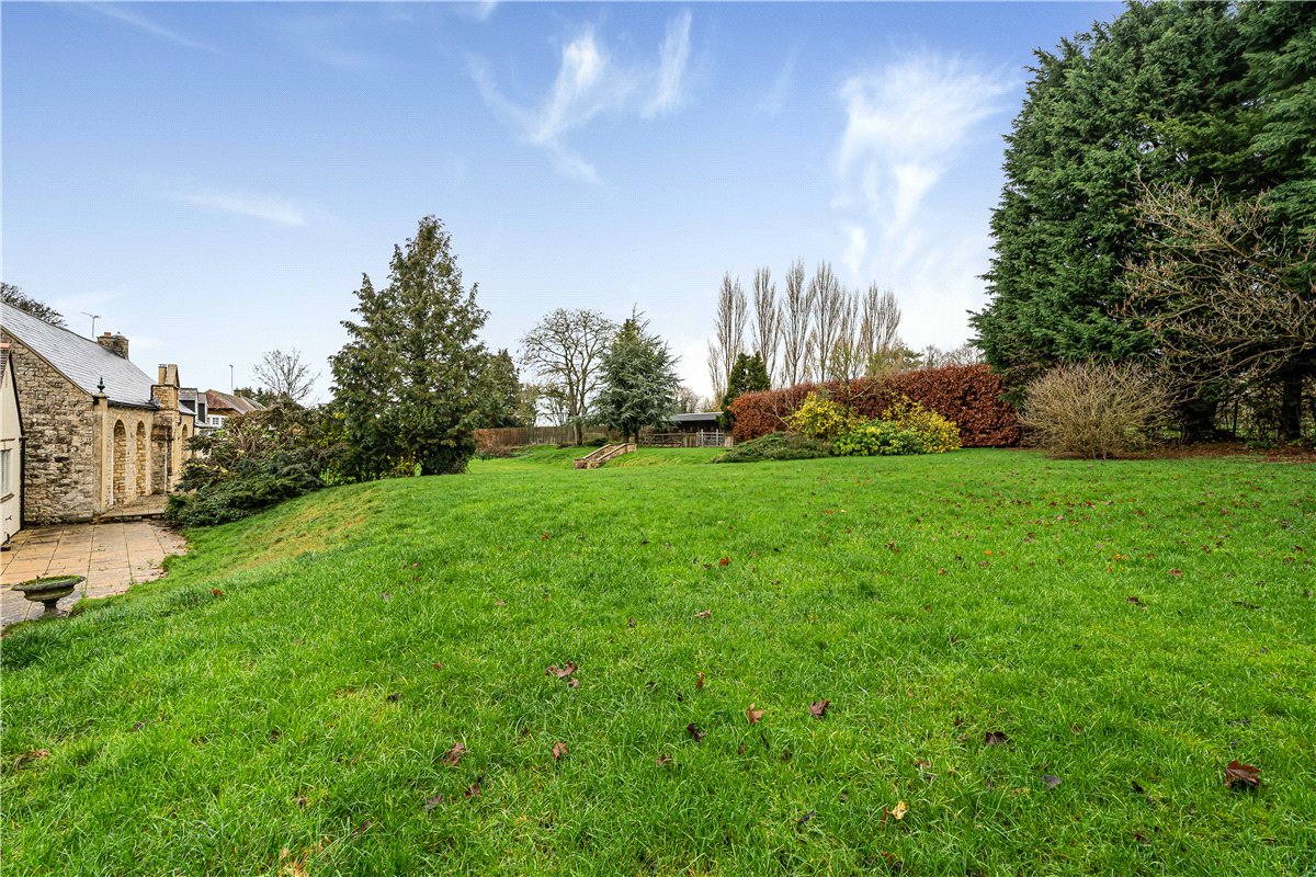 9 bedroom house, Turweston, Brackley NN13 - Available