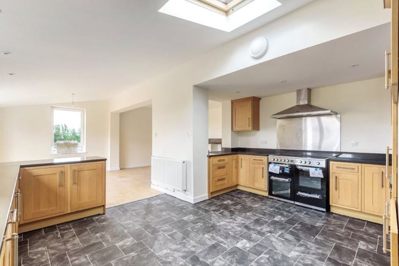 5 bedroom house, Holmsley Lane, Brierley S72 - Available