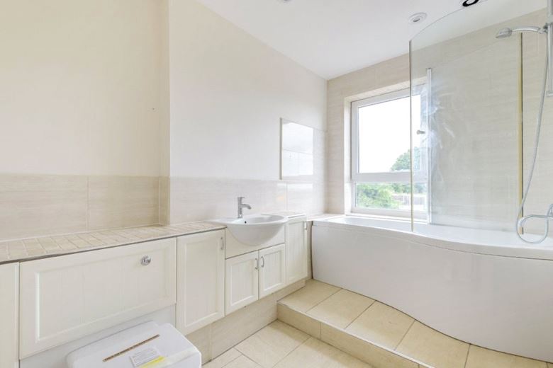 5 bedroom house, Holmsley Lane, Brierley S72 - Available