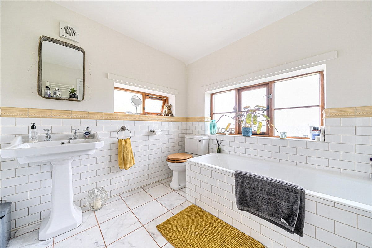 3 bedroom house, Hoo Green Lane, Mere WA16 - Available